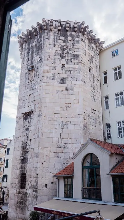 Tower Square Apartments Split