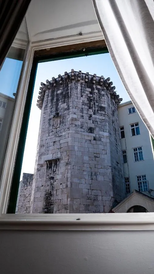 Tower Square Apartments Split