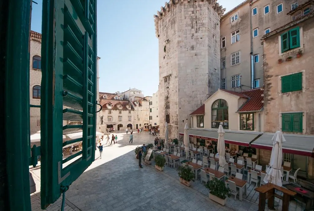 Tower Square Apartments Split
