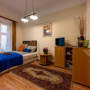 a-quiet-studio-in-the-heart-of-the-city.inbudapesthotels.com/
